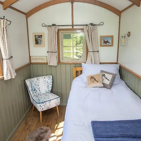 Shepherds Huts Tansy & Ethel In Rural Sussex Arundel Exterior photo
