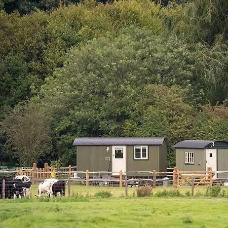 Shepherds Huts Tansy & Ethel In Rural Sussex Arundel Exterior photo
