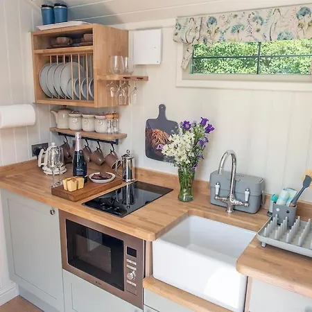 Shepherds Huts Tansy & Ethel In Rural Sussex Arundel Exterior photo