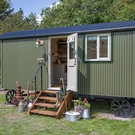 Shepherds Huts Tansy & Ethel In Rural Sussex Arundel Exterior photo