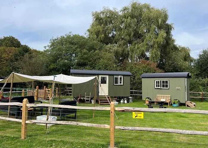 Shepherds Huts Tansy & Ethel In Rural Sussex
