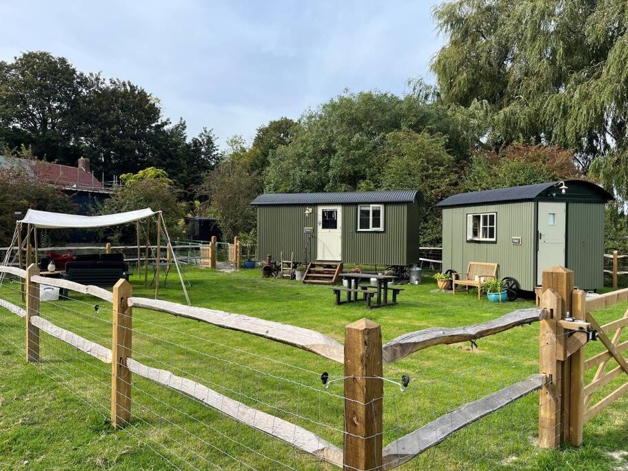 Shepherds Huts Tansy & Ethel In Rural Sussex Apartment Arundel